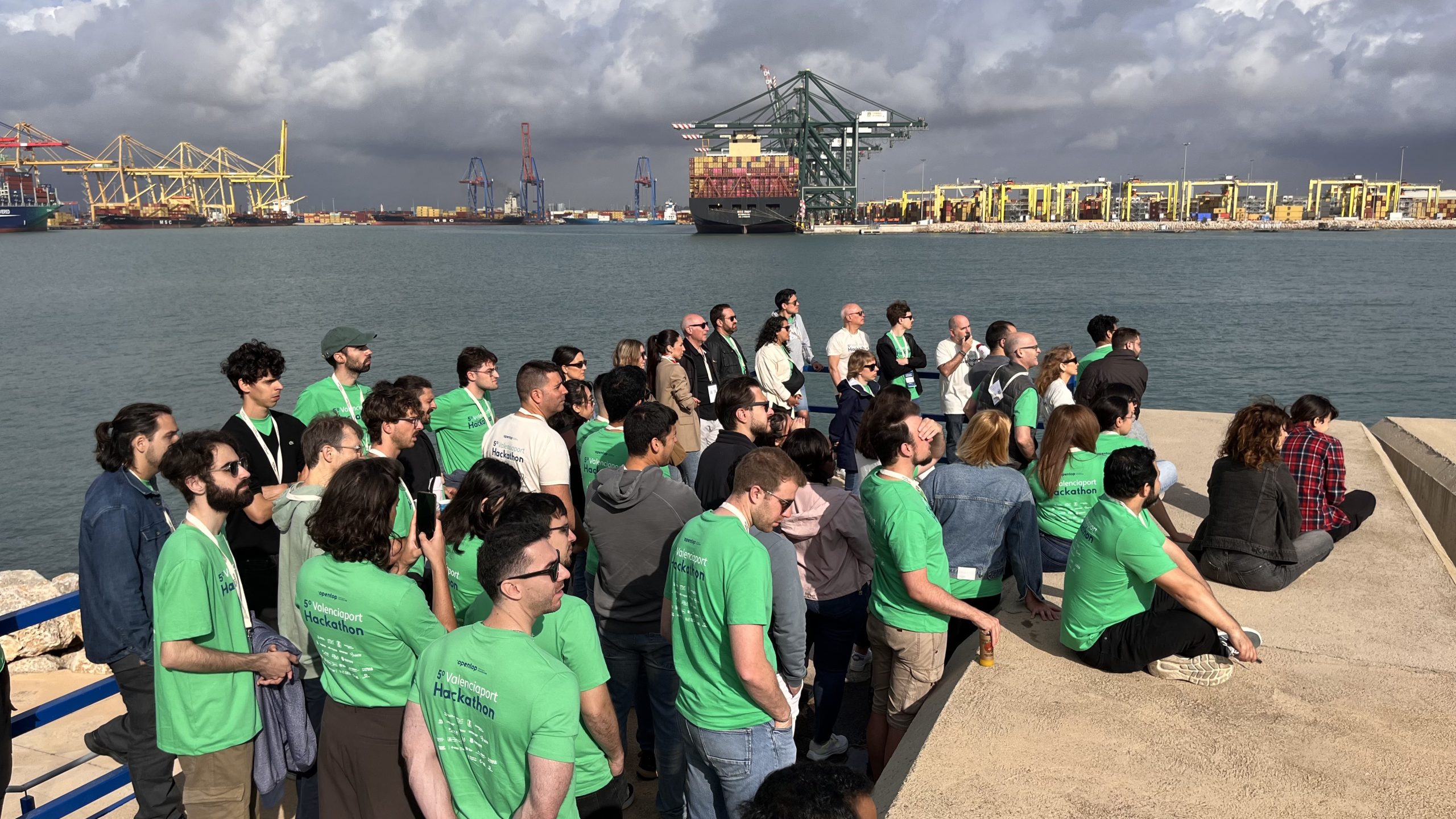 Foto visita al puerto 5 hackathon the 5th Valenciaport Hackathon